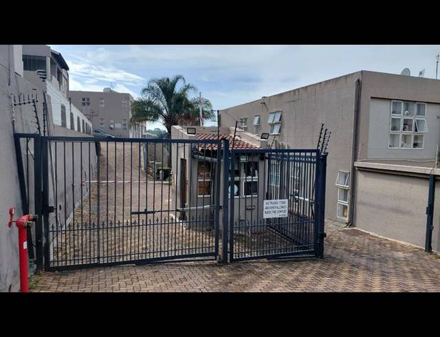 2 BEDROOM TOWNHOUSE FOR SALE IN OAKDENE